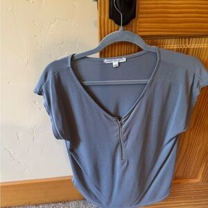 Green Envelope Short-Sleeve V-Neck Top with Front Zip in Gray